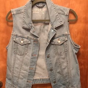 Gap women’s denim 1969 vest